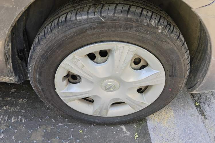 Used Nissan Sunny 2011 1.5XE Manual Comfort Edition Right Front Wheel Hub