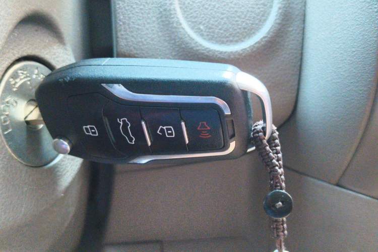 Used Nissan Sunny 2011 1.5XE Manual Comfort Edition Vehicle Key