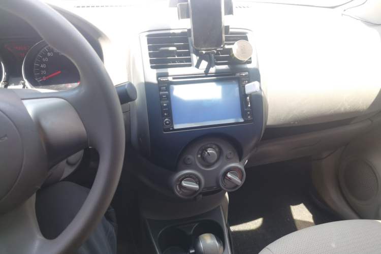 Used Nissan Sunny 2011 1.5XL CVT Luxury Edition Audio And AC Panel
