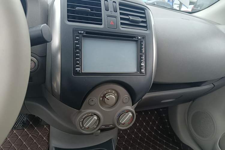 Used Nissan Sunny 2011 1.5XL CVT Luxury Edition Audio And AC Panel