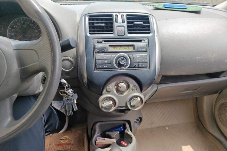 Used Nissan Sunny 2011 1.5XE Manual Comfort Edition Audio And AC Panel