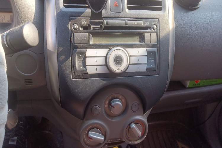 Used Nissan Sunny 2011 1.5XE CVT Comfort Edition Audio And AC Panel