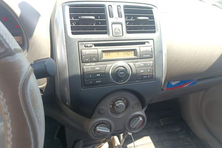 Used Nissan Sunny 2011 1.5XE CVT Comfort Edition Audio And AC Panel