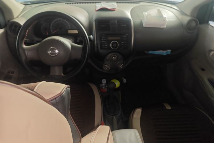 Used Nissan Sunny 2011 1.5XE CVT Comfort Edition Center Console