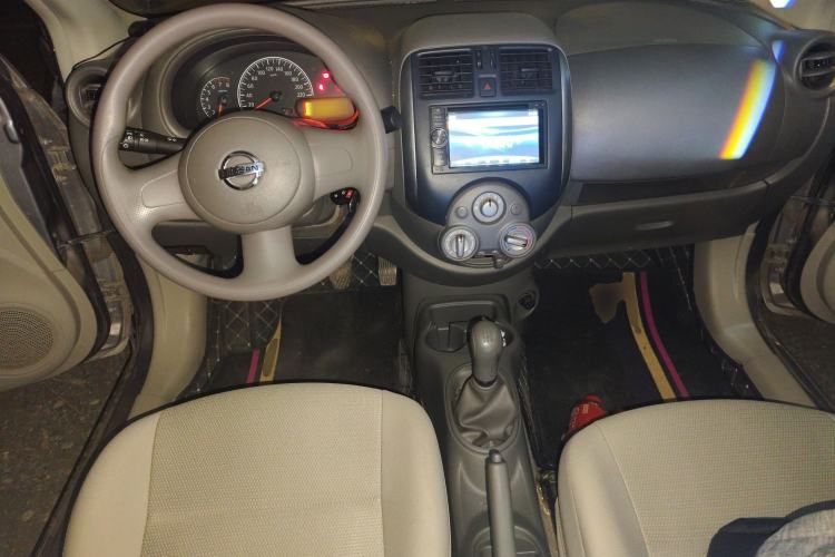 Used Nissan Sunny 2011 1.5XE Manual Comfort Edition Center Console