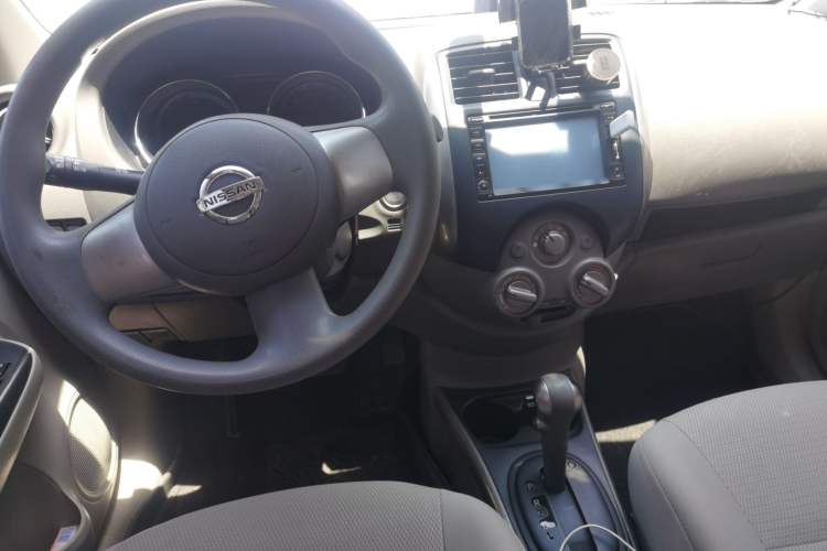 Used Nissan Sunny 2011 1.5XL CVT Luxury Edition Center Console