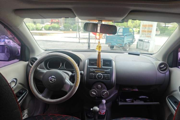 Used Nissan Sunny 2011 1.5XL CVT Luxury Edition Center Console
