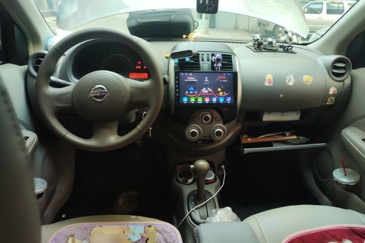 Used Nissan Sunny 2011 1.5XE CVT Comfort Edition Center Console