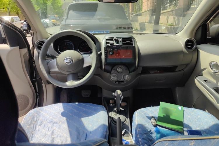 Used Nissan Sunny 2011 1.5XL CVT Luxury Edition Center Console