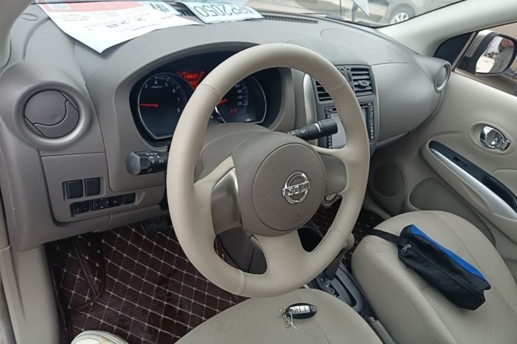 Used Nissan Sunny 2011 1.5XL CVT Luxury Edition Center Console
