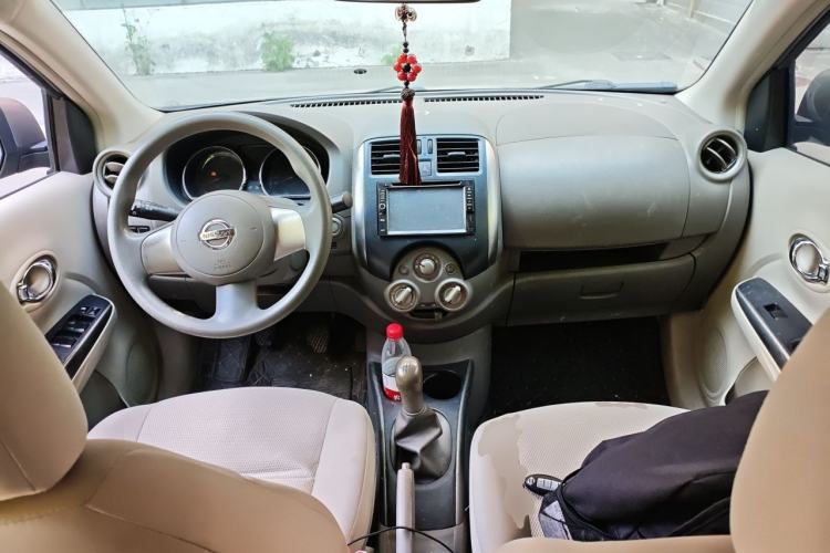 Used Nissan Sunny 2011 1.5XL Manual Deluxe Edition Center Console