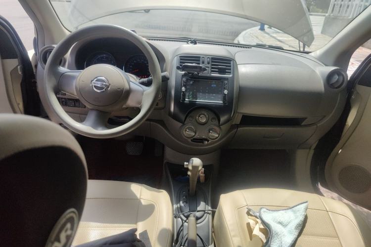 Used Nissan Sunny 2011 1.5XL CVT Luxury Edition Center Console
