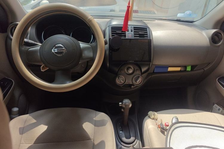 Used Nissan Sunny 2011 1.5XL CVT Luxury Edition Center Console