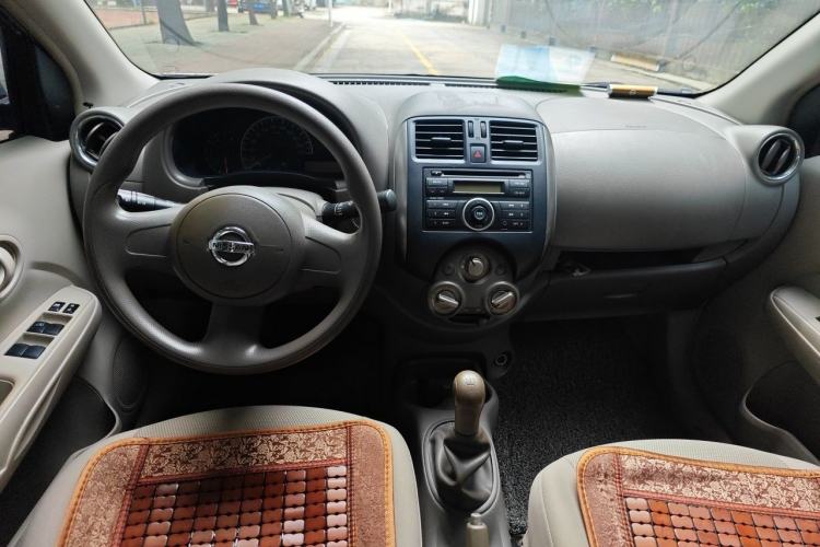 Used Nissan Sunny 2011 1.5XE Manual Comfort Edition Center Console