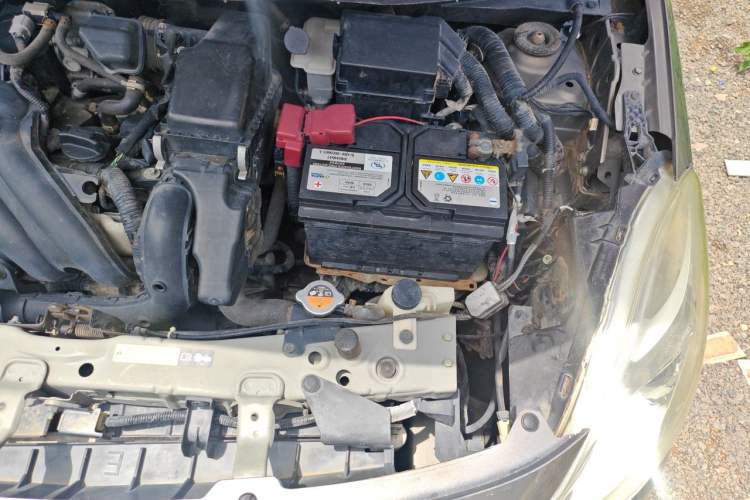 Used Nissan Sunny 2011 1.5XE Manual Comfort Edition Engine Bay Left