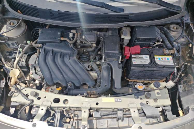 Used Nissan Sunny 2011 1.5XE Manual Comfort Edition Engine Bay