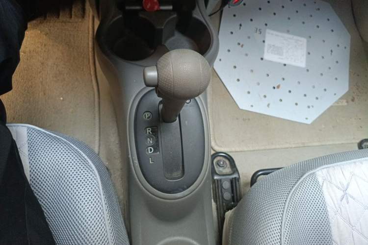 Used Nissan Sunny 2011 1.5XE CVT Comfort Edition Gear Lever
