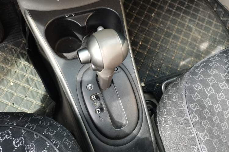 Used Nissan Sunny 2011 1.5XL CVT Luxury Edition Gear Lever