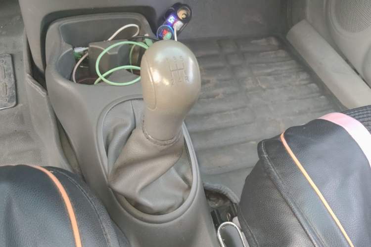 Used Nissan Sunny 2011 1.5XE Manual Comfort Edition Gear Lever