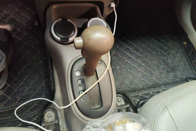 Used Nissan Sunny 2011 1.5XE CVT Comfort Edition Gear Lever