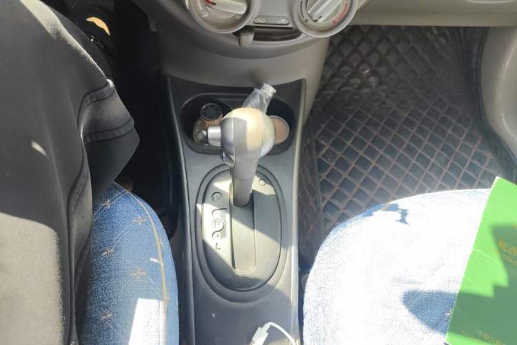 Used Nissan Sunny 2011 1.5XL CVT Luxury Edition Gear Lever