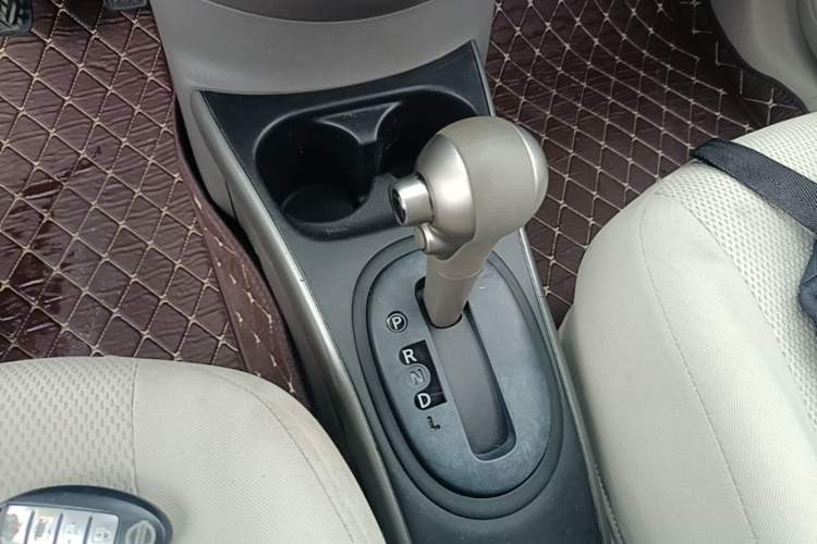 Used Nissan Sunny 2011 1.5XL CVT Luxury Edition Gear Lever