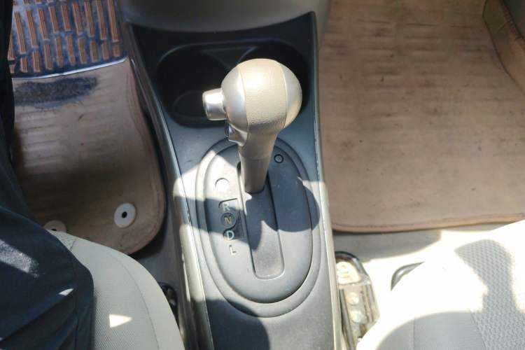 Used Nissan Sunny 2011 1.5XL CVT Luxury Edition Gear Lever