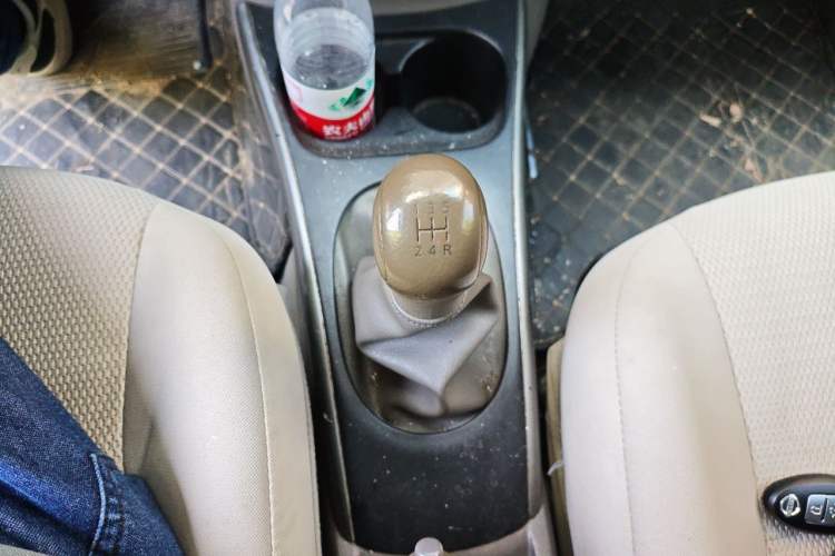 Used Nissan Sunny 2011 1.5XL Manual Deluxe Edition Gear Lever