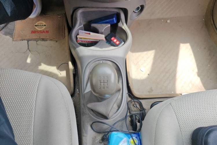 Used Nissan Sunny 2011 1.5XE Manual Comfort Edition Gear Lever
