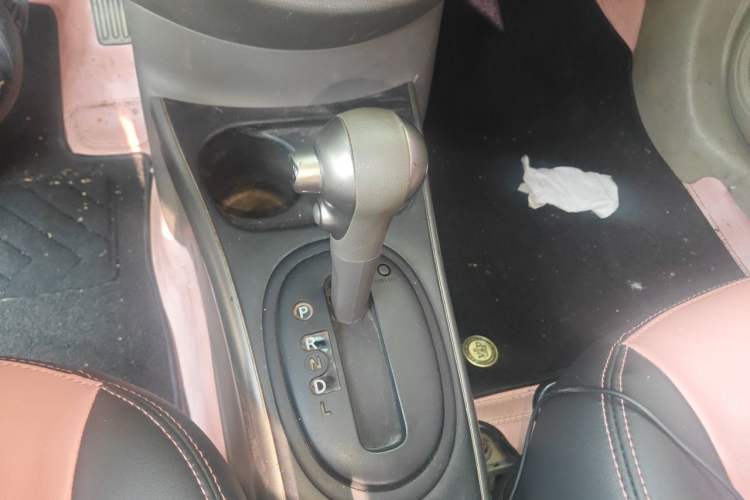 Used Nissan Sunny 2011 1.5XL CVT Luxury Edition Gear Lever