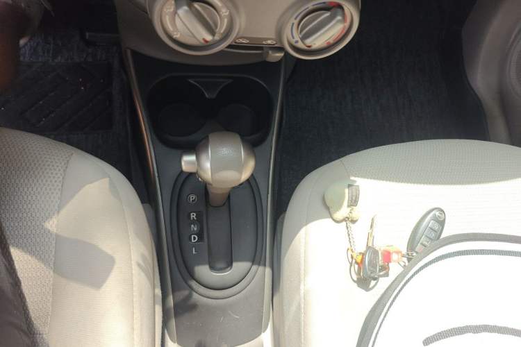 Used Nissan Sunny 2011 1.5XL CVT Luxury Edition Gear Lever