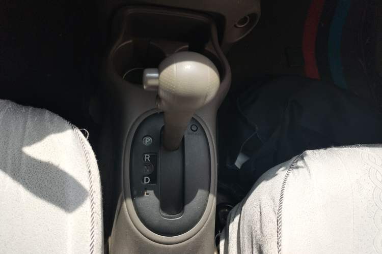 Used Nissan Sunny 2011 1.5XE CVT Comfort Edition Gear Lever