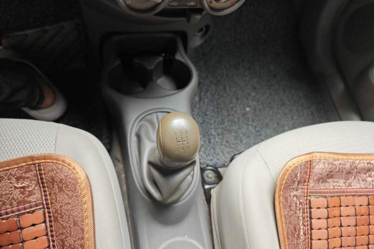 Used Nissan Sunny 2011 1.5XE Manual Comfort Edition Gear Lever