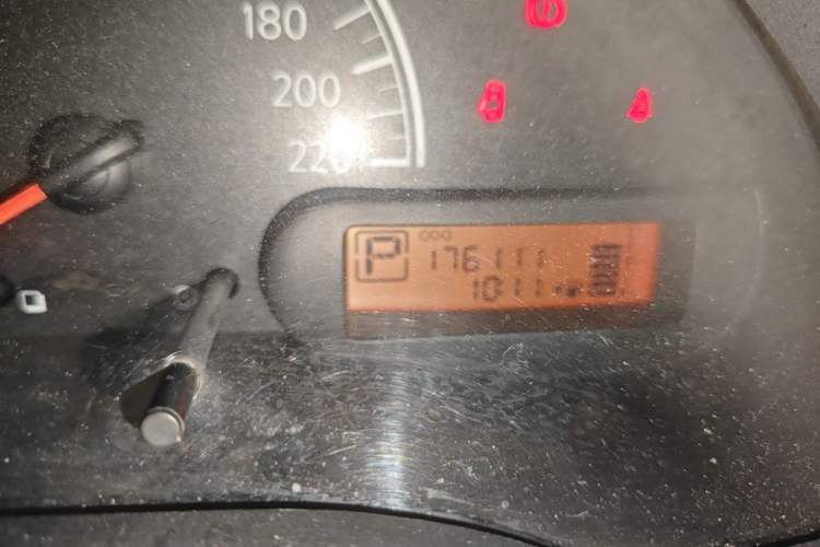Used Nissan Sunny 2011 1.5XE CVT Comfort Edition Odometer Close Up
