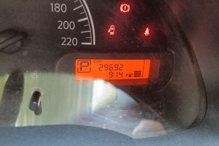 Used Nissan Sunny 2011 1.5XE CVT Comfort Edition Odometer Close Up