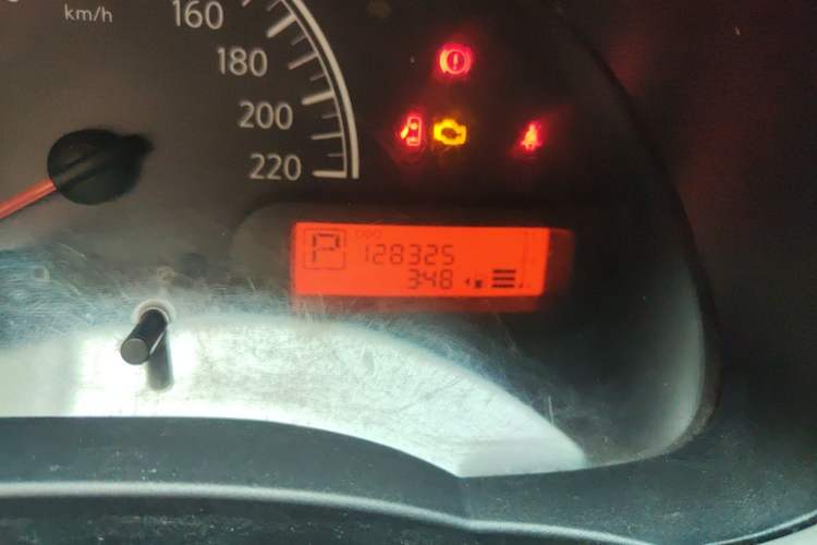 Used Nissan Sunny 2011 1.5XE CVT Comfort Edition Odometer Close Up