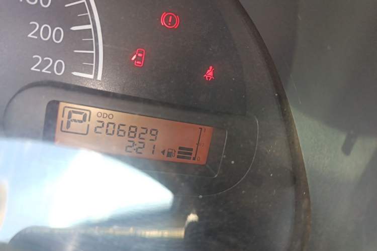 Used Nissan Sunny 2011 1.5XE CVT Comfort Edition Odometer Close Up