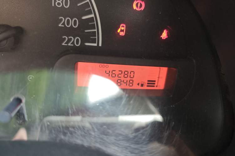 Used Nissan Sunny 2011 1.5XE Manual Comfort Edition Odometer Close Up