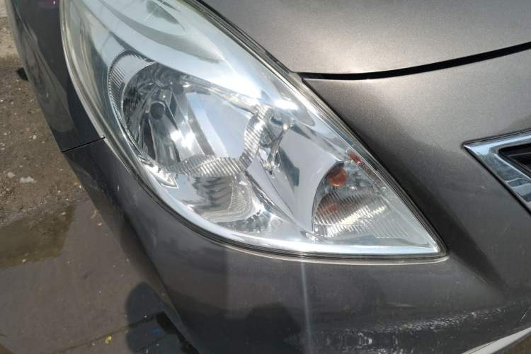 Used Nissan Sunny 2011 1.5XE CVT Comfort Edition Right Front Headlight
