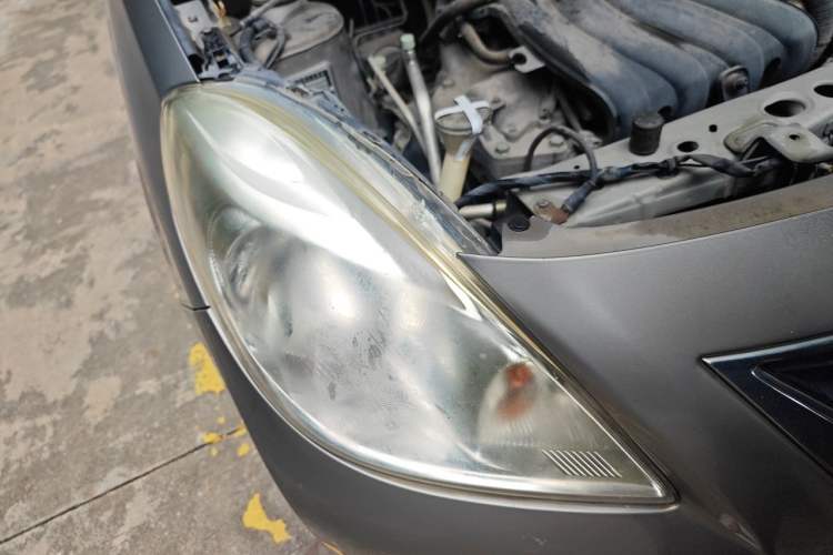Used Nissan Sunny 2011 1.5XE Manual Comfort Edition Right Front Headlight