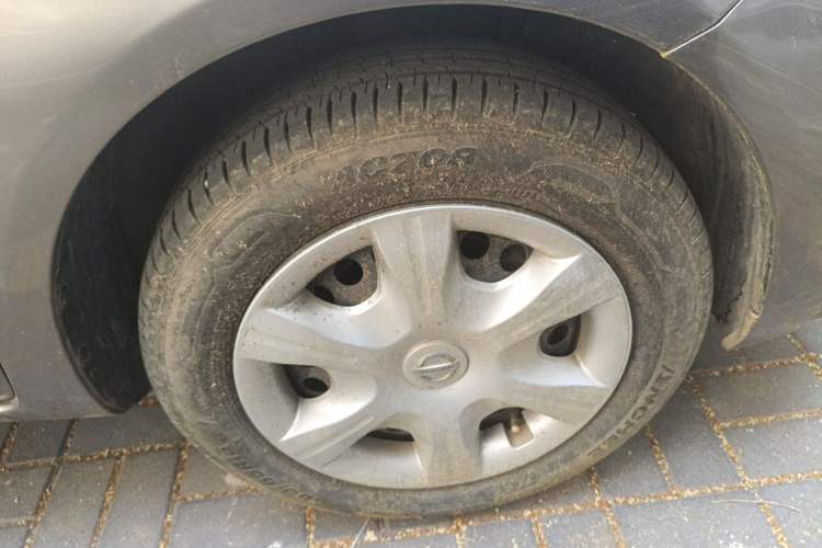 Used Nissan Sunny 2011 1.5XE CVT Comfort Edition Right Front Wheel Hub
