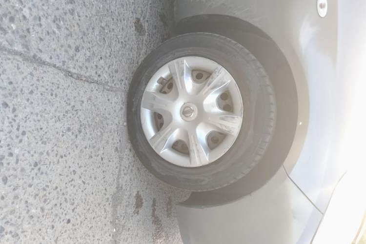 Used Nissan Sunny 2011 1.5XE Manual Comfort Edition Right Front Wheel Hub