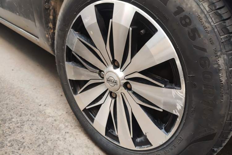 Used Nissan Sunny 2011 1.5XE CVT Comfort Edition Right Front Wheel Hub