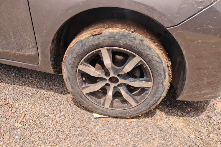 Used Nissan Sunny 2011 1.5XE Manual Comfort Edition Right Front Wheel Hub