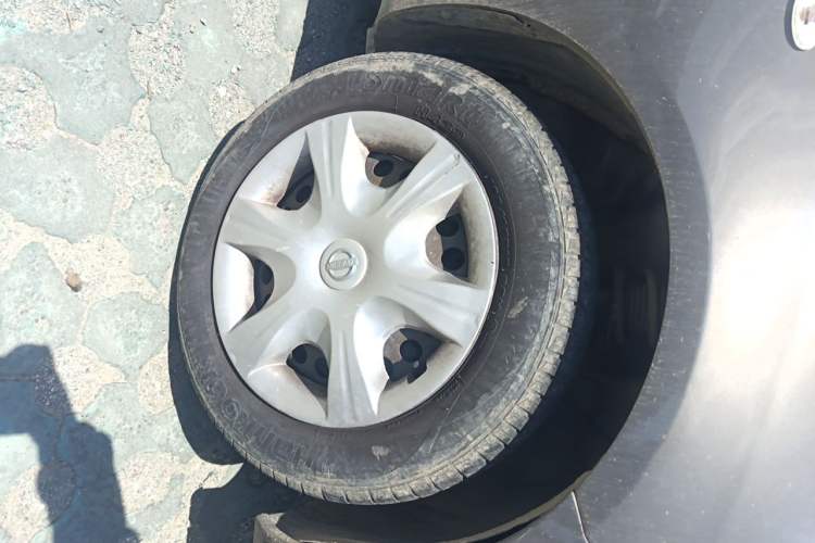 Used Nissan Sunny 2011 1.5XE CVT Comfort Edition Right Front Wheel Hub