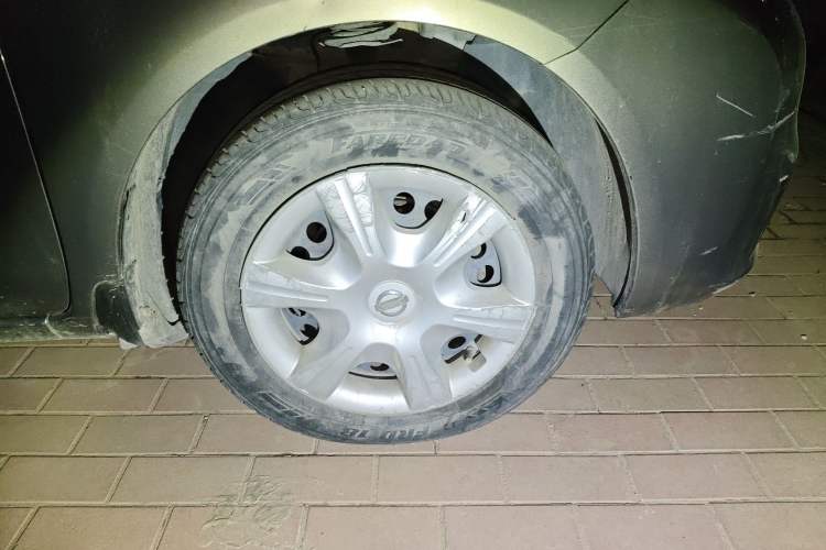 Used Nissan Sunny 2011 1.5XE Manual Comfort Edition Right Front Wheel Hub