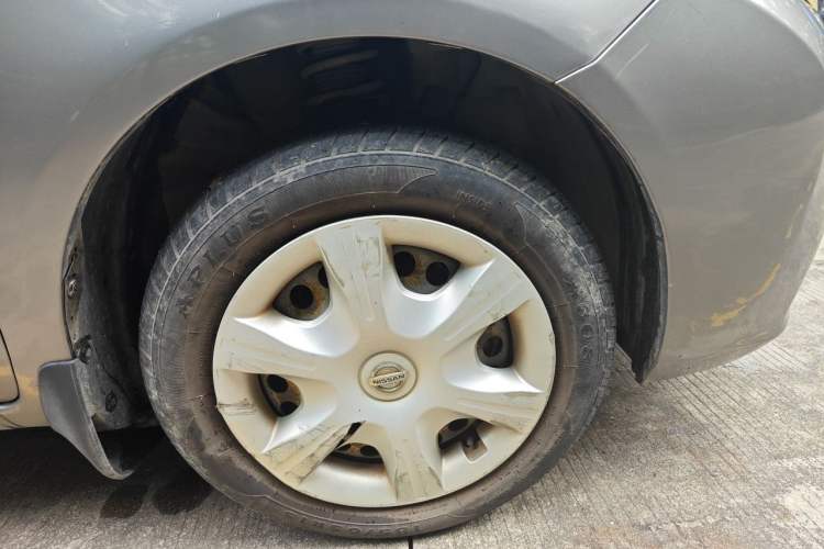 Used Nissan Sunny 2011 1.5XE Manual Comfort Edition Right Front Wheel Hub