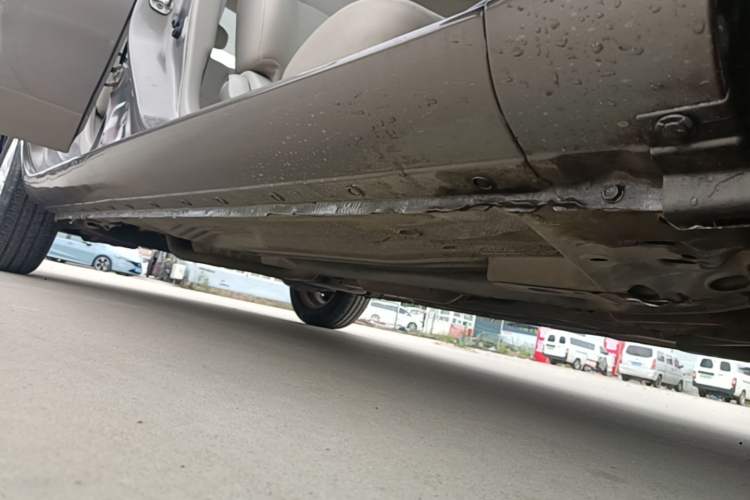 Used Nissan Sunny 2011 1.5XL CVT Luxury Edition Right Side Sill
