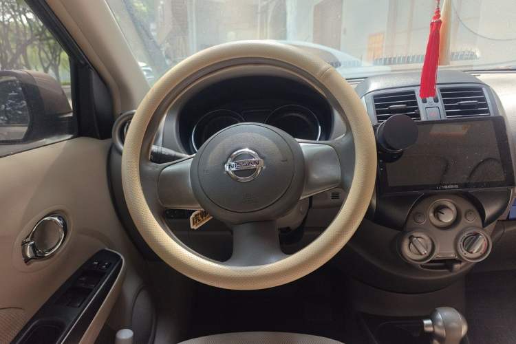 Used Nissan Sunny 2011 1.5XL CVT Luxury Edition Steering Wheel