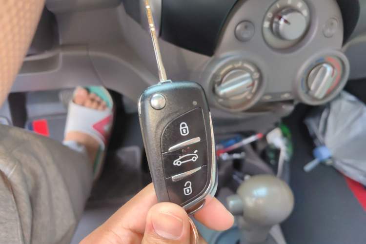 Used Nissan Sunny 2011 1.5XE CVT Comfort Edition Vehicle Key